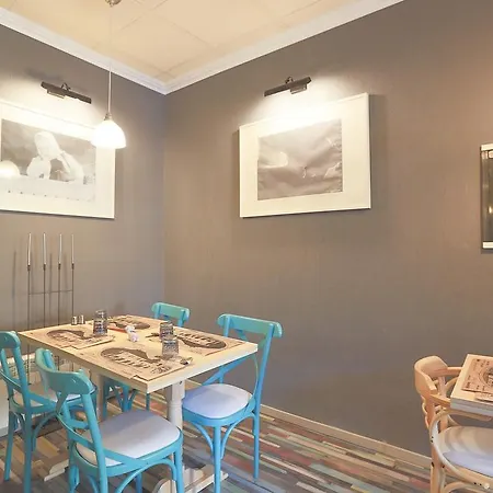 Artmotel & Bistro בית הארחה Haţeg