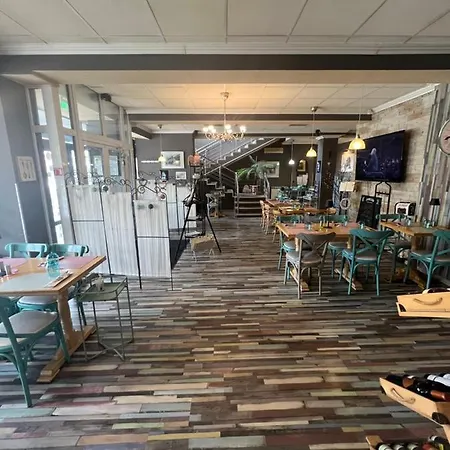 בית הארחה Artmotel & Bistro Haţeg