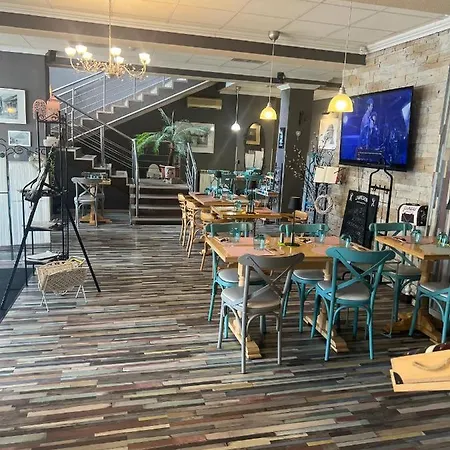 בית הארחה Artmotel & Bistro Haţeg